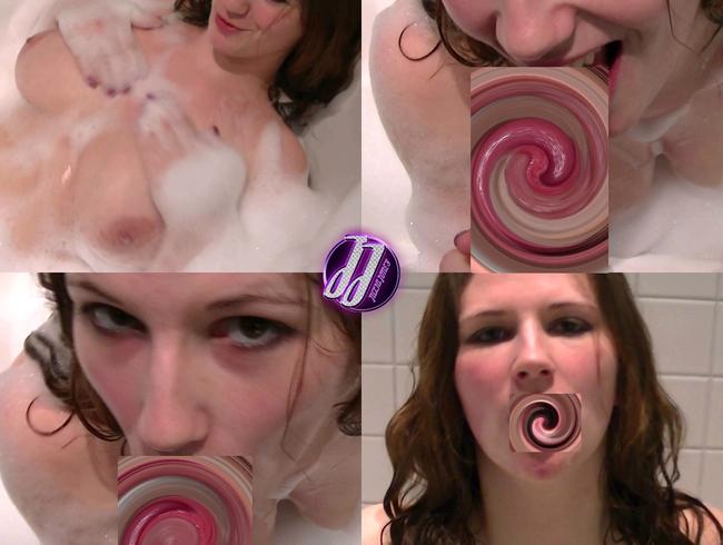 Julia Jones Porno Video: bl*wjob im Schaumbad