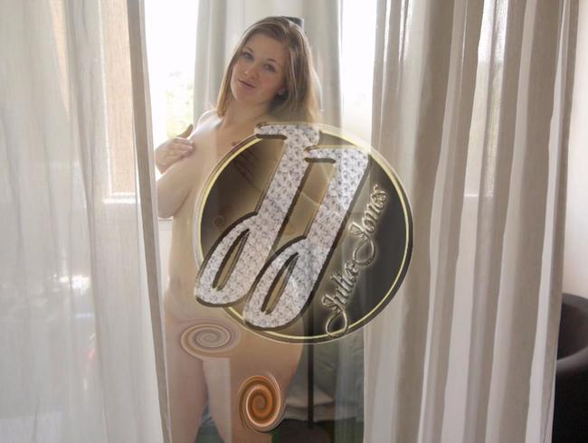 Julia Jones Porno Video: Geiler dil*ofi** bis zum