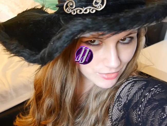 Julia Jones Porno Video: Happy Halloween